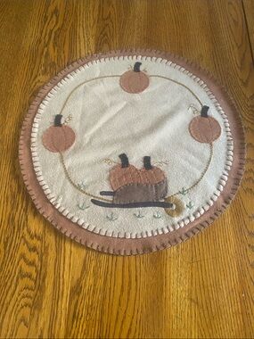 Handmade Pumpkin Appliqué Round Table Mat - Cream & Rust